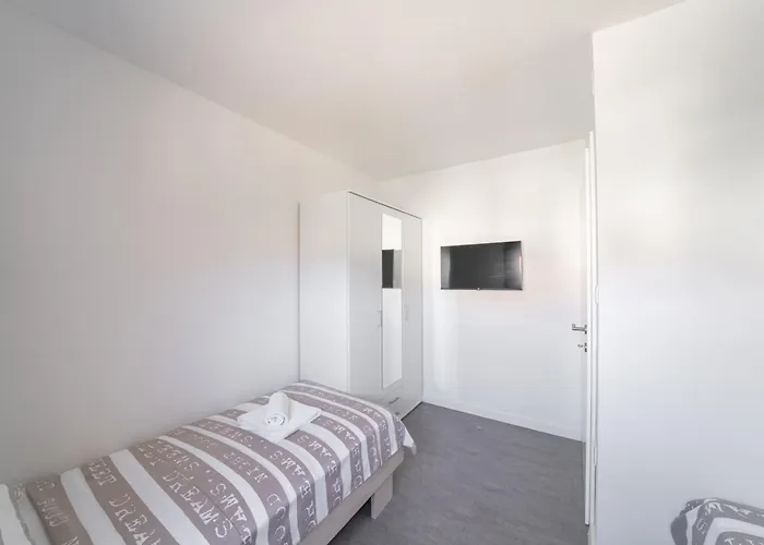 Coral * Brodarica (Sibenik-Knin)