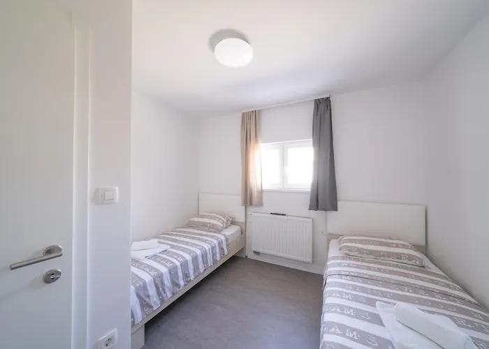 Coral Brodarica (Sibenik-Knin)