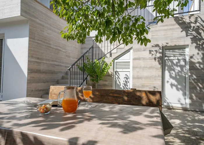 Coral * Brodarica (Sibenik-Knin)